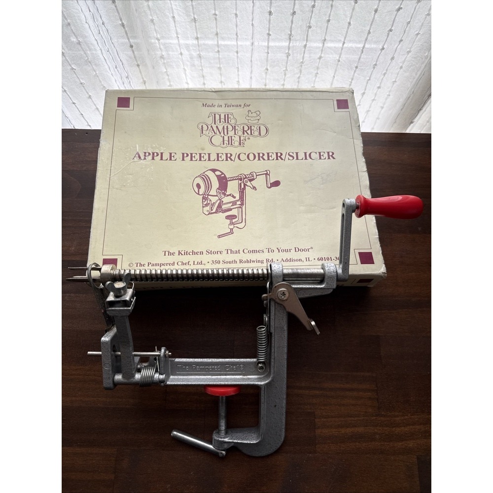 Pampered Chef Apple Peeler/Corer/Slicer Model 2430 - barely used